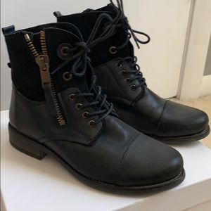 Tara M Black leather & suade short boot